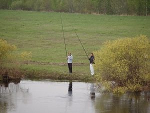 рыбалка на малой речке видео